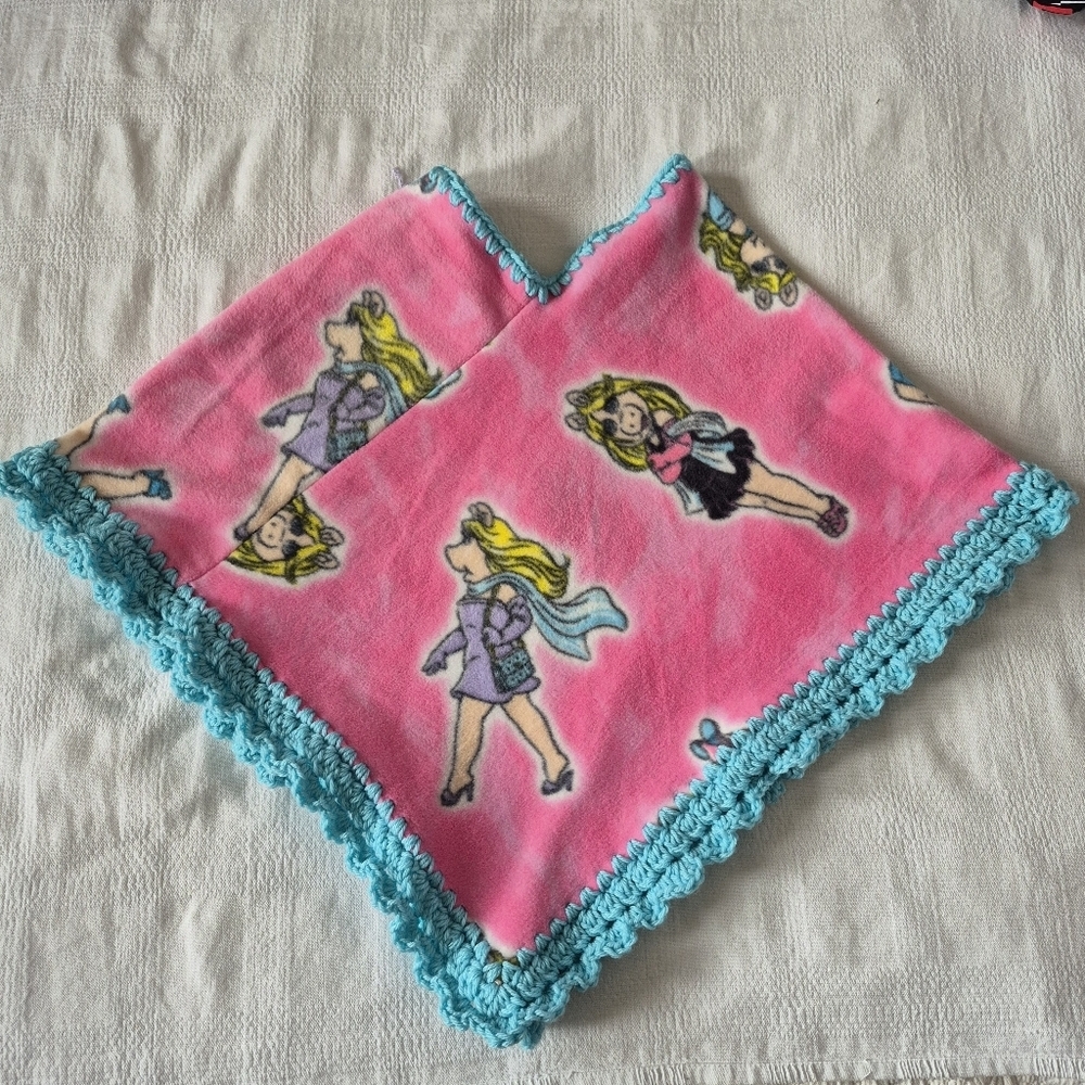 Hand Crafted girls 8-10 fleece with crochet trim Miss Piggy fleece poncho NEW